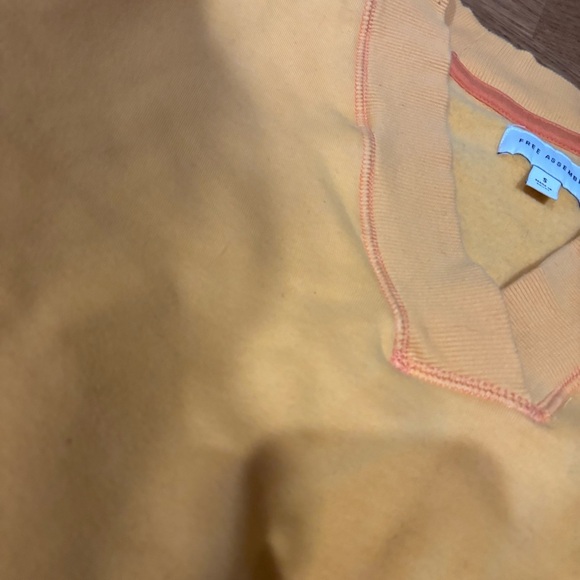 Yellow V-Neck Women's Sweater free assembly - Picture 3 of 6